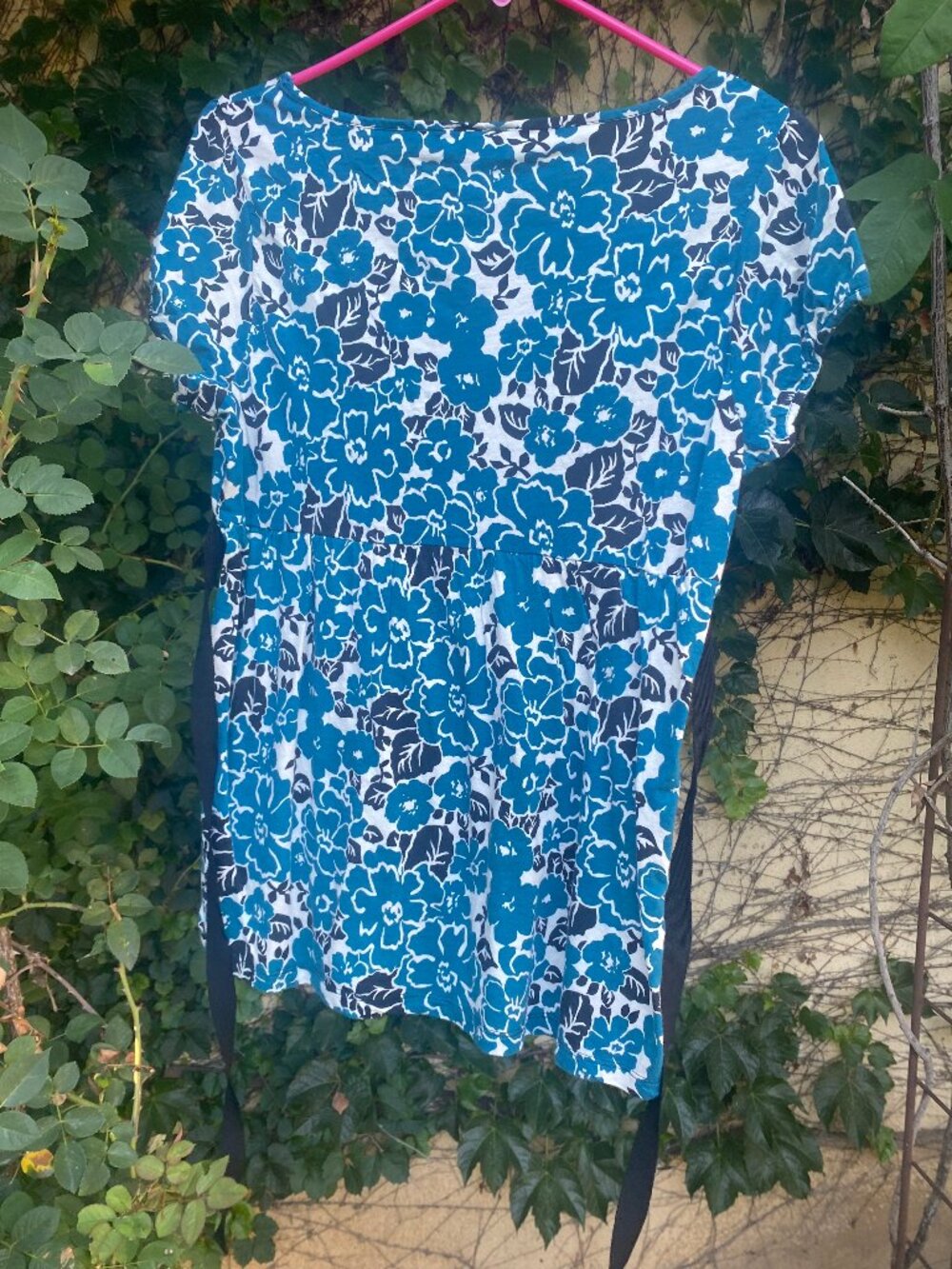 Loft Tropical Floral Pattern Blue and White Short Sleeved Top - Size Large - Picture 9 of 10